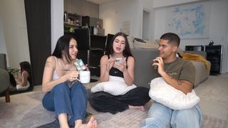 Eduarda Hippier feet photo thumbnail