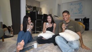 Eduarda Hippier feet photo thumbnail