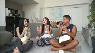 Eduarda Hippier feet photo thumbnail