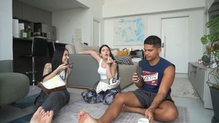 Eduarda Hippier feet photo thumbnail