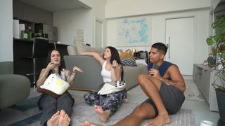 Eduarda Hippier feet photo thumbnail