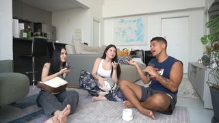 Eduarda Hippier feet photo thumbnail