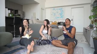 Eduarda Hippier feet photo thumbnail