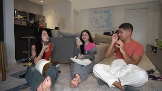 Eduarda Hippier feet photo thumbnail