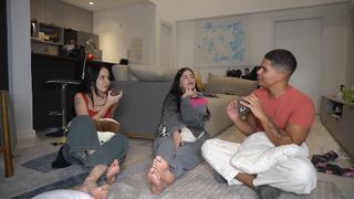 Eduarda Hippier feet photo thumbnail