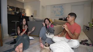 Eduarda Hippier feet photo thumbnail