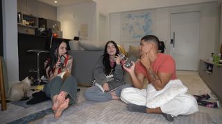 Eduarda Hippier feet photo thumbnail