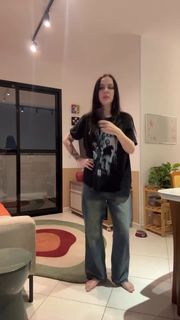 Eduarda Hippier feet photo thumbnail