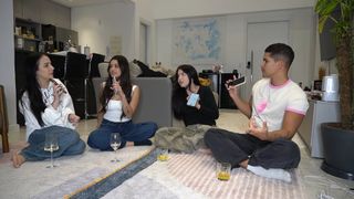 Eduarda Hippier feet photo thumbnail