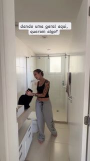 Eduarda Hippler feet photo 11