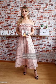 Edurne feet photo thumbnail