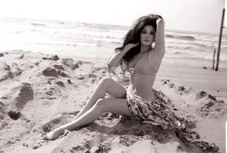 Edwige Fenech feet photo 9