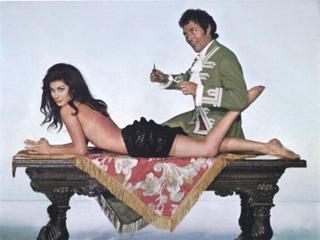 Edwige Fenech feet photo 9