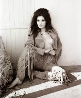 Edwige Fenech feet photo 20