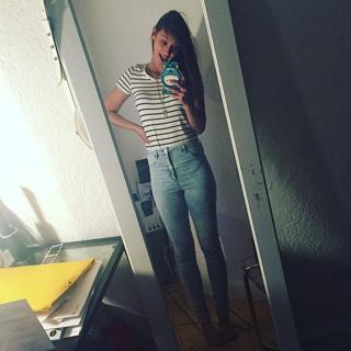 Eefje Depoortere feet photo thumbnail