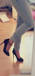 Eefje Depoortere feet photo thumbnail