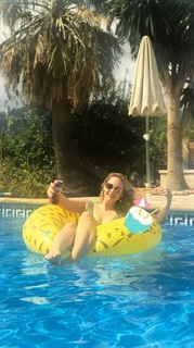 Eefje Depoortere feet photo thumbnail