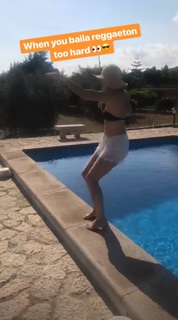 Eefje Depoortere feet photo thumbnail