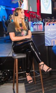 Eefje Depoortere feet photo thumbnail