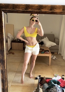 Eefje Depoortere feet photo thumbnail