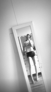 Eefje Depoortere feet photo thumbnail
