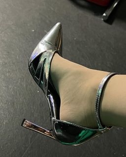 Eefje Depoortere feet photo thumbnail
