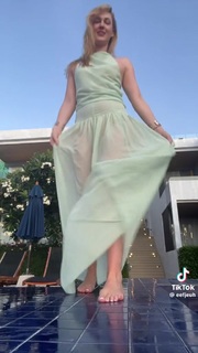 Eefje Depoortere feet photo thumbnail