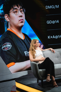 Eefje Depoortere feet photo thumbnail
