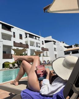Eefje Depoortere feet photo thumbnail