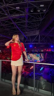 Eefje Depoortere feet photo thumbnail