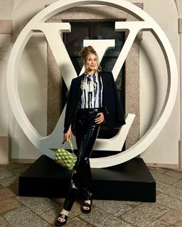 Eileen Gu feet photo thumbnail