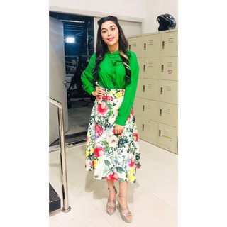 Eisha Singh feet photo 14