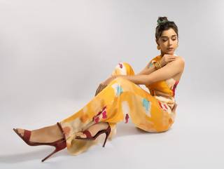 Eisha Singh feet photo 9