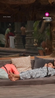 Eisha Singh feet photo 20