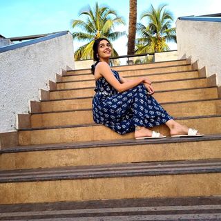 Eisha Singh feet photo 14