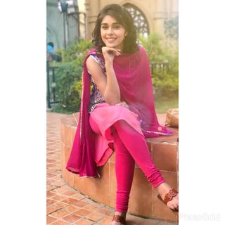 Eisha Singh feet photo 7