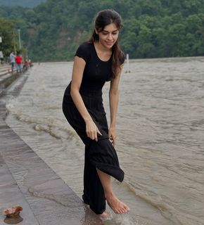 Eisha Singh feet photo 20