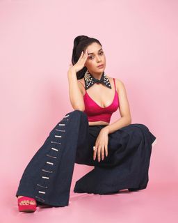 Eisha Singh feet photo 14