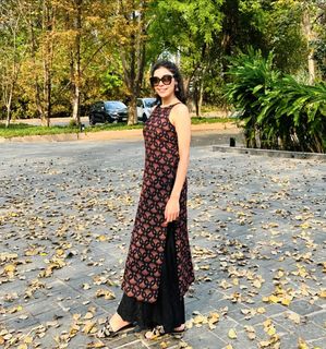 Eisha Singh feet photo 8