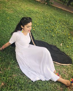 Eisha Singh feet photo 5