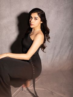 Eisha Singh feet photo 1
