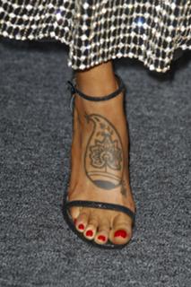 Eiza González feet photo thumbnail