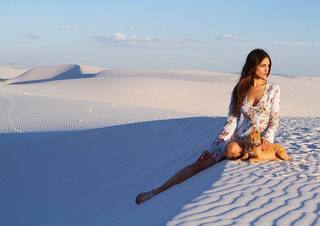 Eiza González feet photo thumbnail