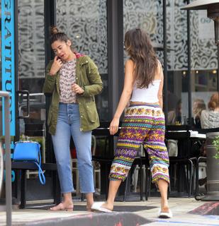 Eiza González feet photo thumbnail