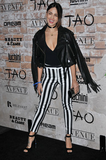 Eiza González feet photo thumbnail