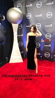 Eiza González feet photo thumbnail