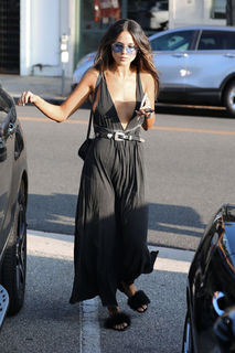 Eiza González feet photo thumbnail