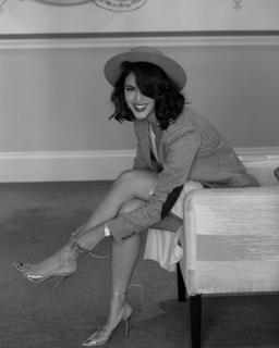 Eiza González feet photo thumbnail