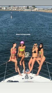 Eiza González feet photo thumbnail