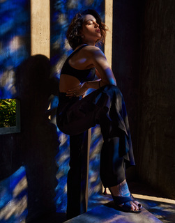 Eiza González feet photo thumbnail